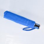Regenschirm mit farblich passendem Design-Griff und individuell mit Firmenlogo bedruckbar.