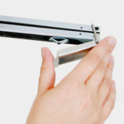 Unser Kollektionshüllen sind mit fingernagelfreundlichem Scharnier ausgestattet und lassen sich leicht öffnen.